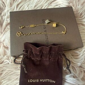 ❤️❤️❤️ Hard to find . Louis Vuitton Gold Chain Bracelet